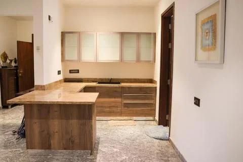 Modern Kitchen Counter Table Featuring Marble Countertop, Contemporary Design Foto stock