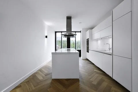 Modern kitchen design with white kitchen set and parquet floor Stock Photos
