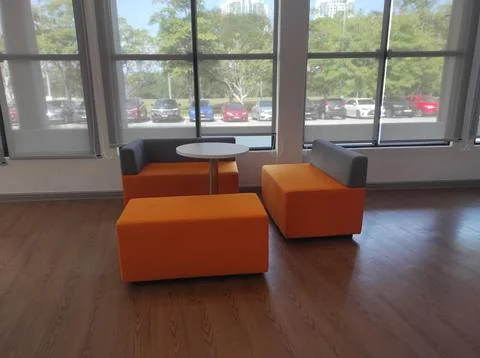 Modern Lobby Seating with Orange Sofas Foto stock