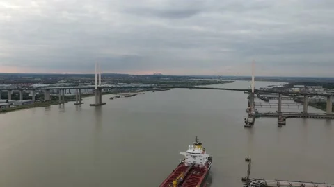 Modern long cable-stayed road bridge over Thames river Video stock 161125855