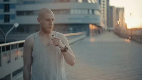 Modern man vaping outside in the warm summer evening 動画素材 85582974