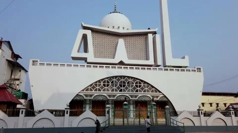 A Modern Mosque closed during Ramadan month in Mysore, India. Stock Footage 153408812