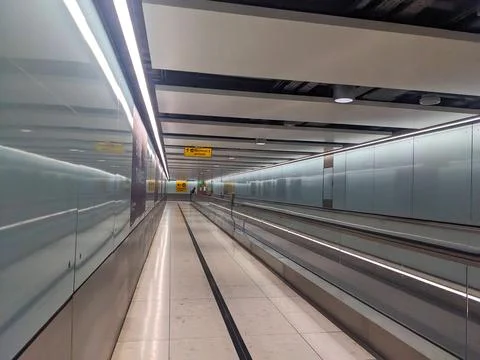 Modern moving walkway in an empty corridor at London Heathrow Airports Terminal Fotos de archivo