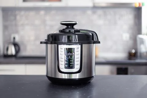 Modern multi cooker in the kitchen Stock-Fotos