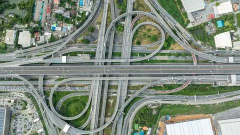 Modern Multi-level Highway Interchange With Flowing Traffic In Samut Prakan.. Stock Photos