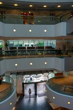 Modern multi-level interior with glass railings and natural light Foto stock