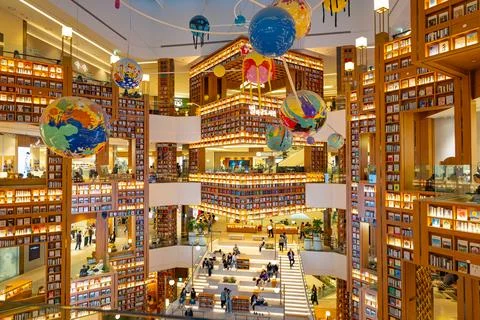 Modern Multi-Level Library Design with Visitors in South Korea Stock Photos