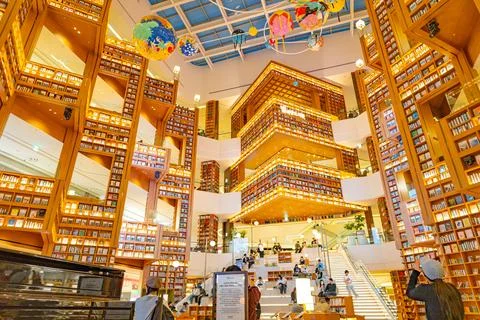Modern Multi-Level Library Design with Visitors in South Korea Stock Photos