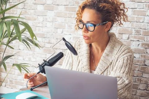 Modern online digital worker create podcast content for business job. Alterna Foto stock