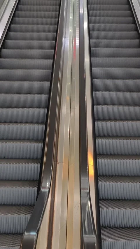 Modern Parallel Escalators Moving in Opposite Directions 4K 스톡 동영상 336804568
