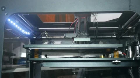 Modern printhead 3d printer in operation 動画素材 89585110