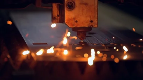 Modern programmed robot head cuts metal with sparks. Video stock 104036198