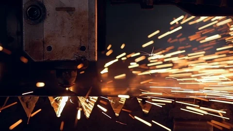 Modern programmed robot head cuts metal with sparks. Video stock 104684448