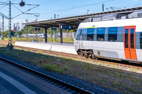 Modern Regional Train at Station Platform Foto stock