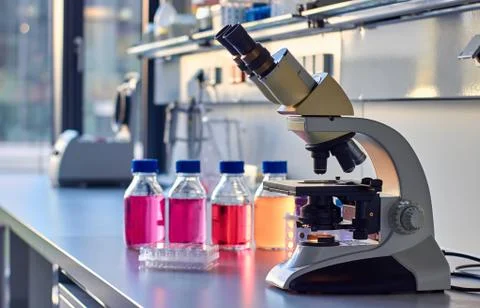 Modern research microscope Stockfoto's