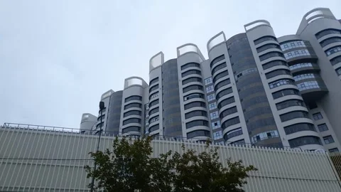 Modern residential apartment complex park, residential apartment building Vídeo Stock 314517366