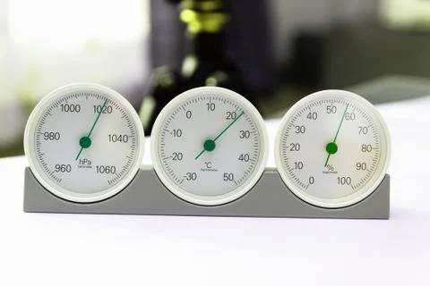 Modern, round barometer, thermometer, hygrometer. Analog device for measuring Stock-Fotos