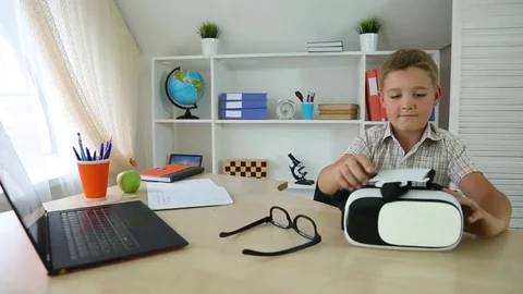 Modern school education. virtual reality glasses Stock Footage 82505040