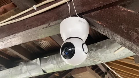 Modern Security CCTV at ceiling in building Vidéo 347542012
