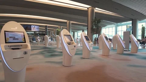 Modern self-service kiosks inside Singapore Changi Airport Vidéo 335529095