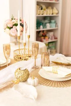 Modern Serving Festive Dinner. Tableware and Interior Items. Foto stock