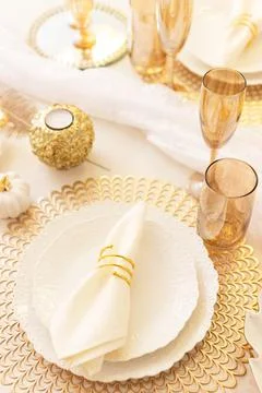 Modern Serving Festive Dinner. Tableware and Interior Items. Foto stock