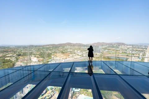 A modern skyscraper, structural glass floor and transparent frameless balus.. Stock-Fotos