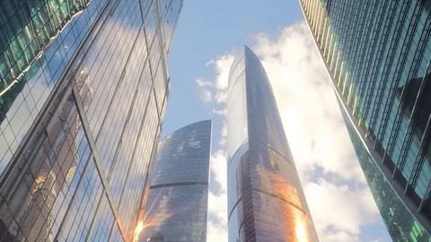 Modern skyscrapers and clouds on blue sky timelapse Vídeo Stock 79809103