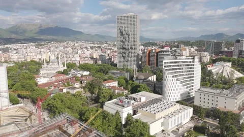 Modern Skyscrapers and Construction Cranes Over the Tirana Skyline in Albania Vidéo 344952455