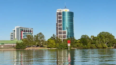 Modern Skyscrapers and Riverfront View in Surfers Paradise Gold Coast Vídeo Stock 328391691