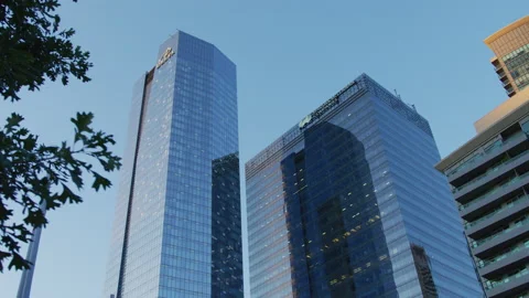 Modern skyscrapers in Toronto Vidéo 218083192