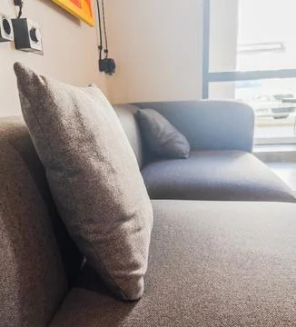 Modern sofa in a contemporary interior setting, highlighting minimalistic design Foto stock