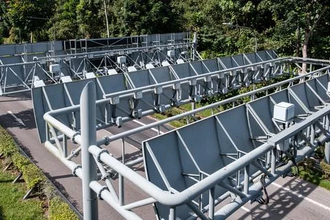 Modern solar panel array in green park setting Fotos de archivo