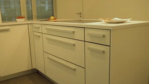 Modern style of kitchen cabinets with flat kitchen cabinet doors and drawers Vídeos de archivo 114317395