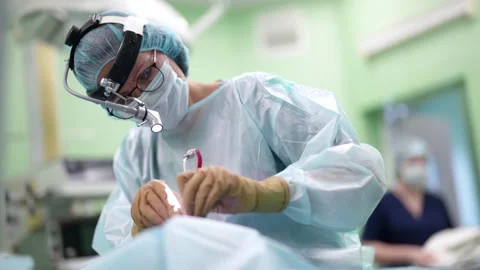 Modern surgery. Manual operation using a minimally invasive surgical system Vidéo 179314184