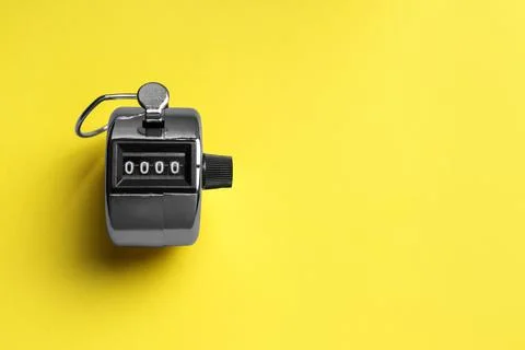 Modern timer on yellow background, top view. Space for text Foto stock