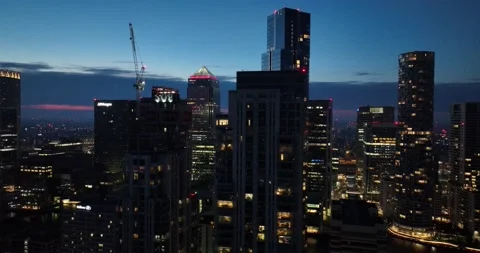 Modern town development in business hub, canary Wharf skyscrapers at twilight Vídeos de archivo 201873522