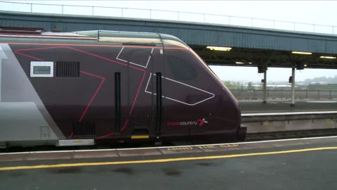 A Modern Train Departing Britol Temple Meads Station Vidéo 252904476