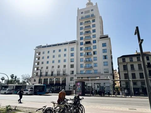 Modern urban Edificio de La Equitativa building with busy street in Malaga,.. Fotos de archivo