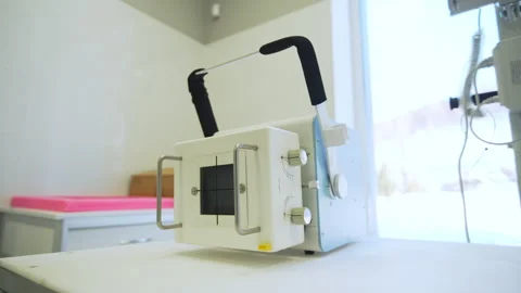 Modern veterinary X-ray device stands on glossy table 動画素材 318866185