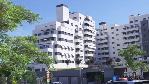 Modern white apartment complex with geometric facade 스톡 동영상 335484947