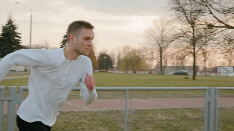 Modern young Caucasian guy performs acrobatic tricks, complex elements on the Vidéo 106278979