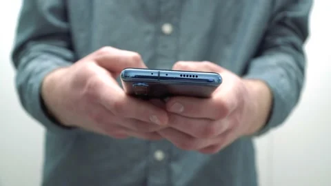 Modern young man typing a message on a smartphone. 库存影片 147953818