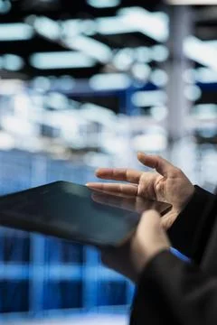 Modifying settings, tablet app close up and computer scientist in data center Foto stock