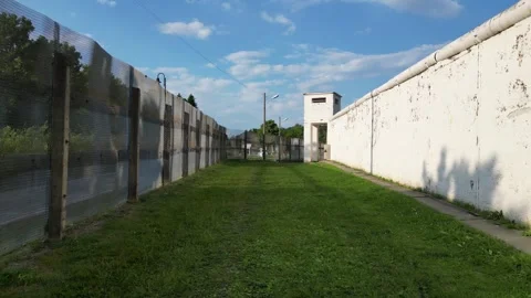 Mödlareuth, Former East German Border, drone flight in northern direction Stockbeeldmateriaal 265991301