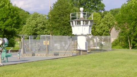 Mödlareuth, Former East German Border, little watchtower Stockbeeldmateriaal 266115124