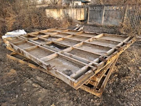 Modular formworks. Metal structures at project site.Reinforced concrete for.. 写真素材