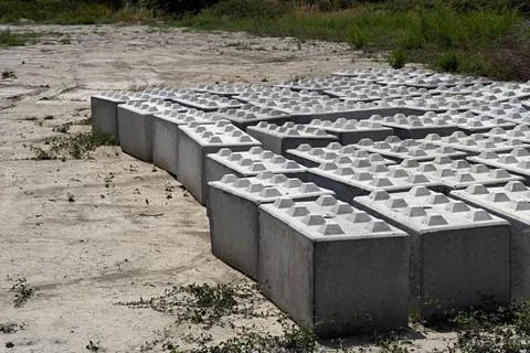 Modular reinforced concrete blocks. Stock-Fotos