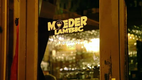 Moeder Lambic Pub Sign on Glass Door Rack Focus to Blurred Taproom Interior 스톡 동영상 346824147