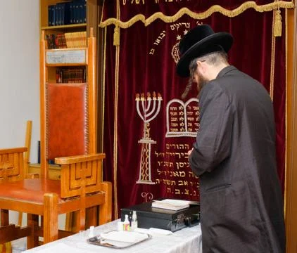 The moel in the synagogue prays before circumcision Stock Photos